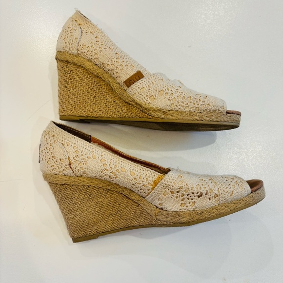 Madden Girl Cream Crochet Wedge Shoes size 8 - Picture 12 of 12